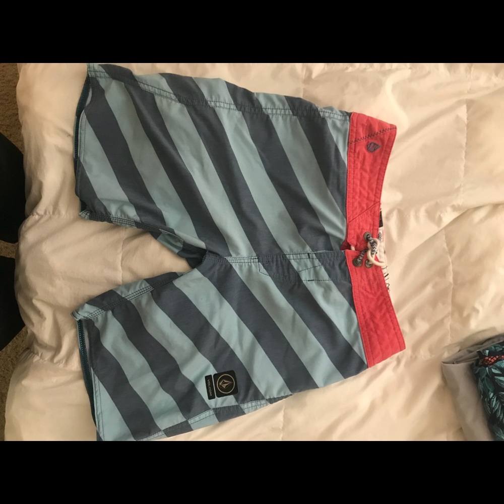 Volcom boys boardshorts